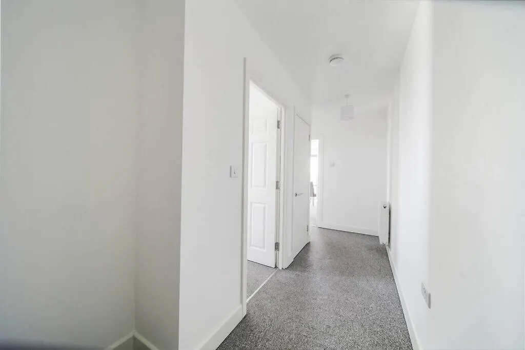 Heathrow Gateway Apartment With Balcony And Apartment Colnbrook