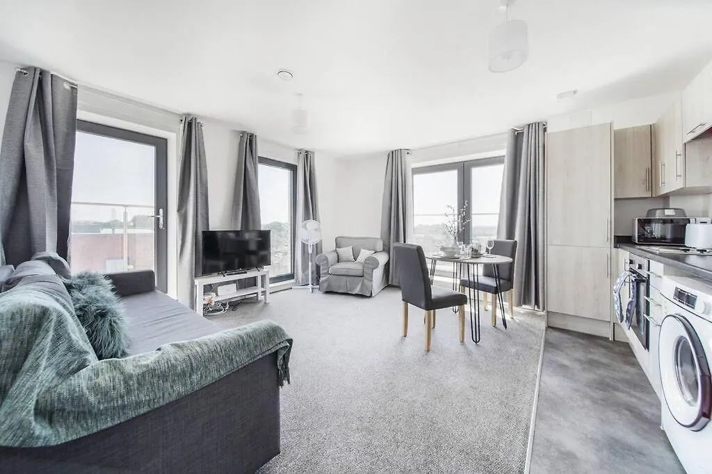 Heathrow Gateway Apartment With Balcony And Apartment Colnbrook