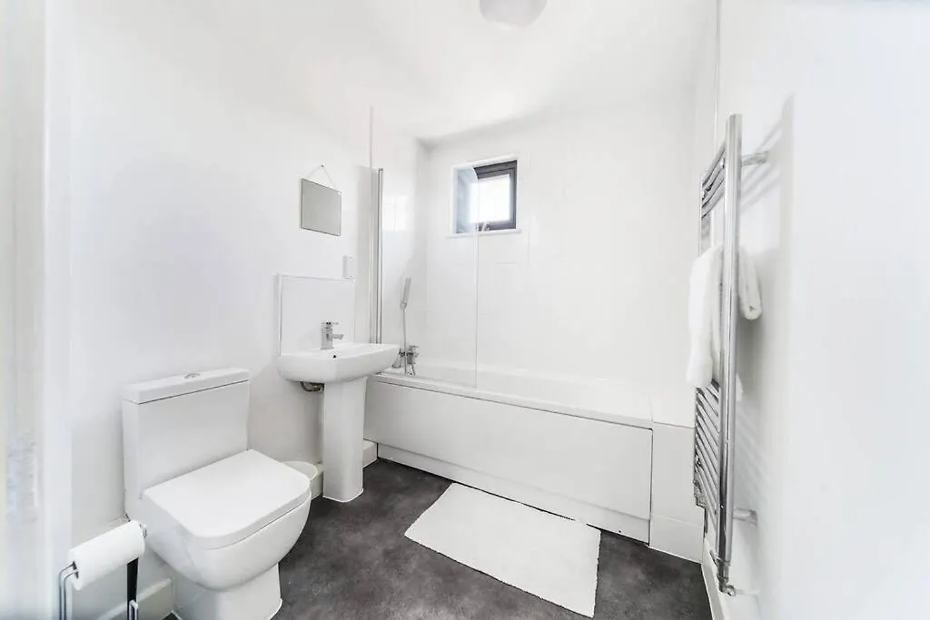 Heathrow Gateway Apartment With Balcony And Apartment Colnbrook Wielka Brytania