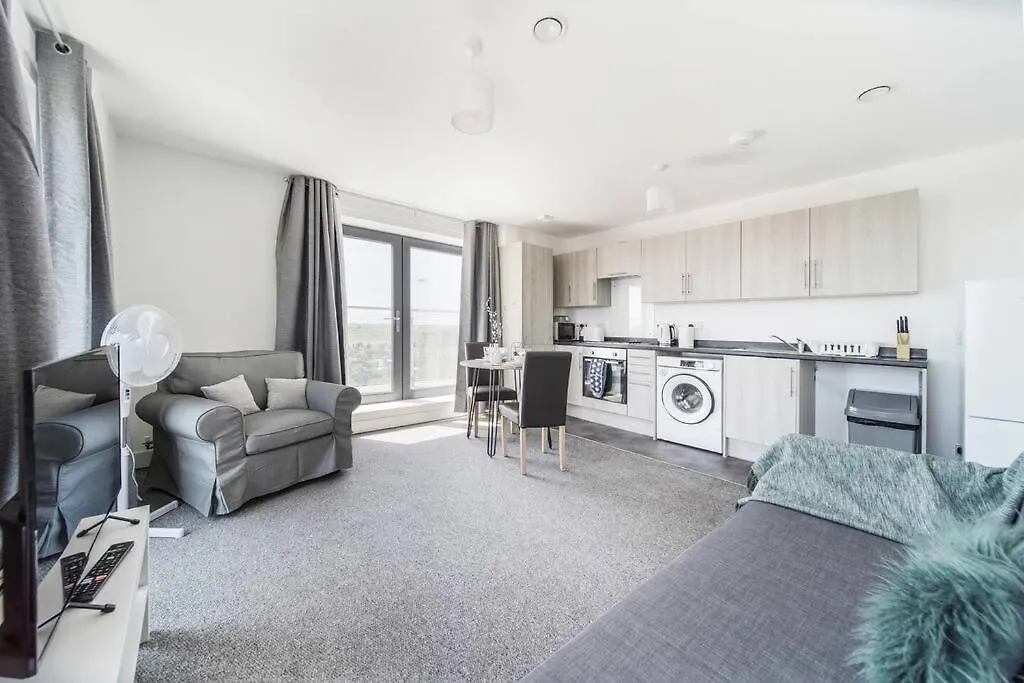 Heathrow Gateway Apartment With Balcony And Apartment Colnbrook 0*,