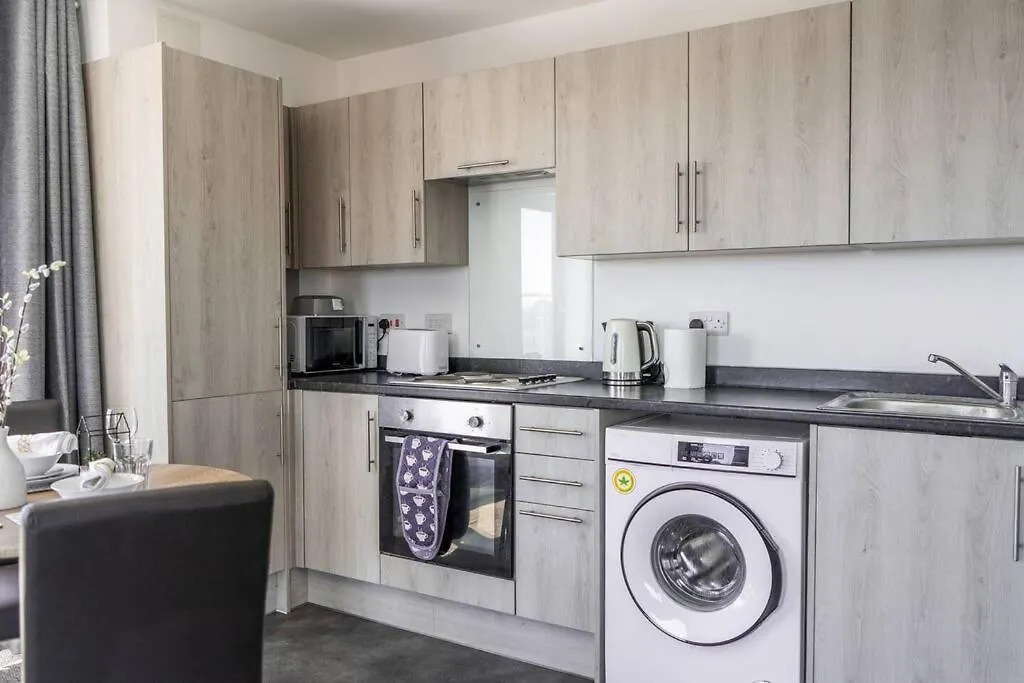 Heathrow Gateway Apartment With Balcony And Apartment Colnbrook